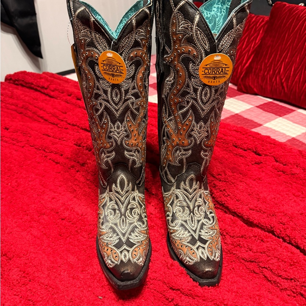 Corral Intricate Embroidered Western Boots